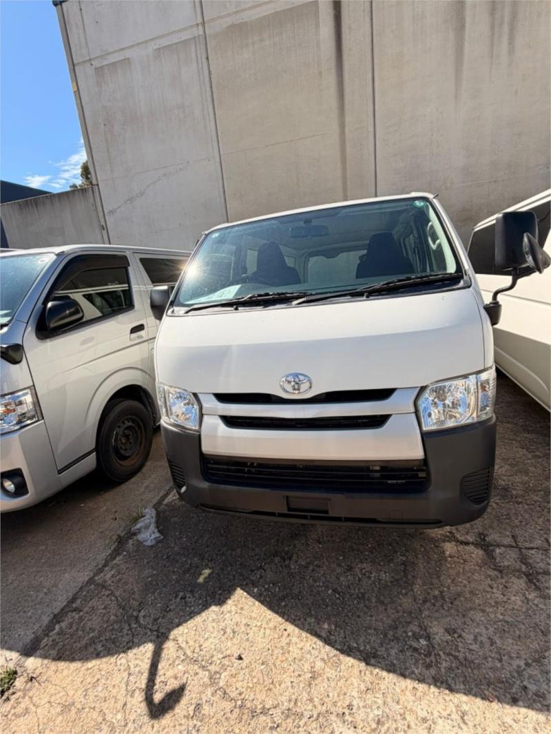 2017 TOYOTA HIACE 4DR VAN DX KDH206