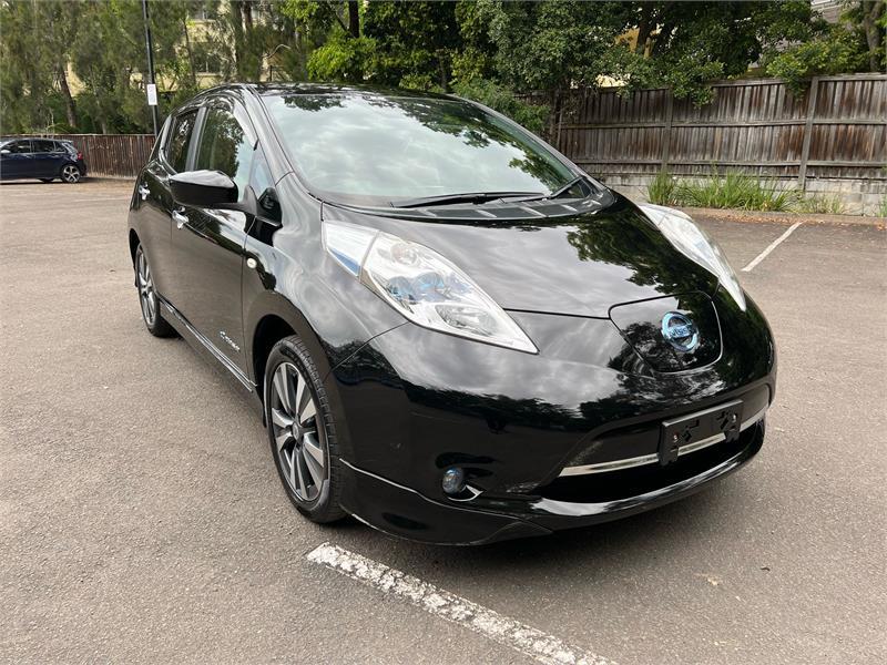 2017 Nissan LEAF Hatchback 30X AZE0