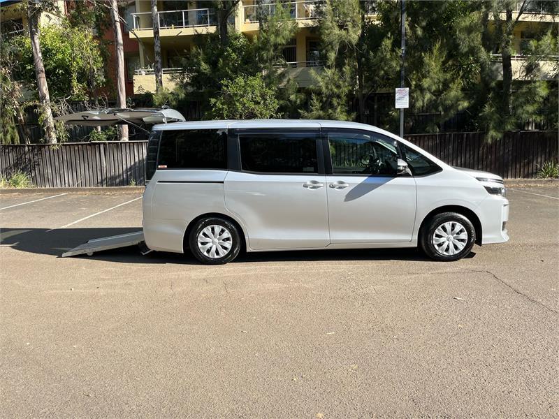 2015 Toyota Voxy WELCAB ZRR80